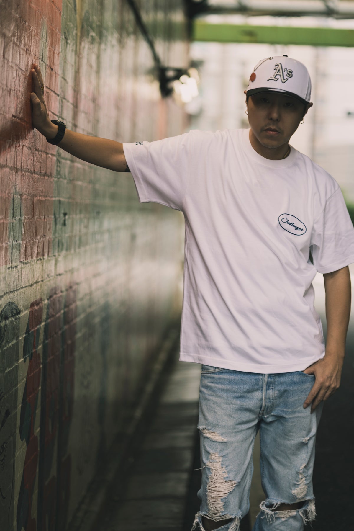 CHEHON × MIW “challenger” TEE WHITE