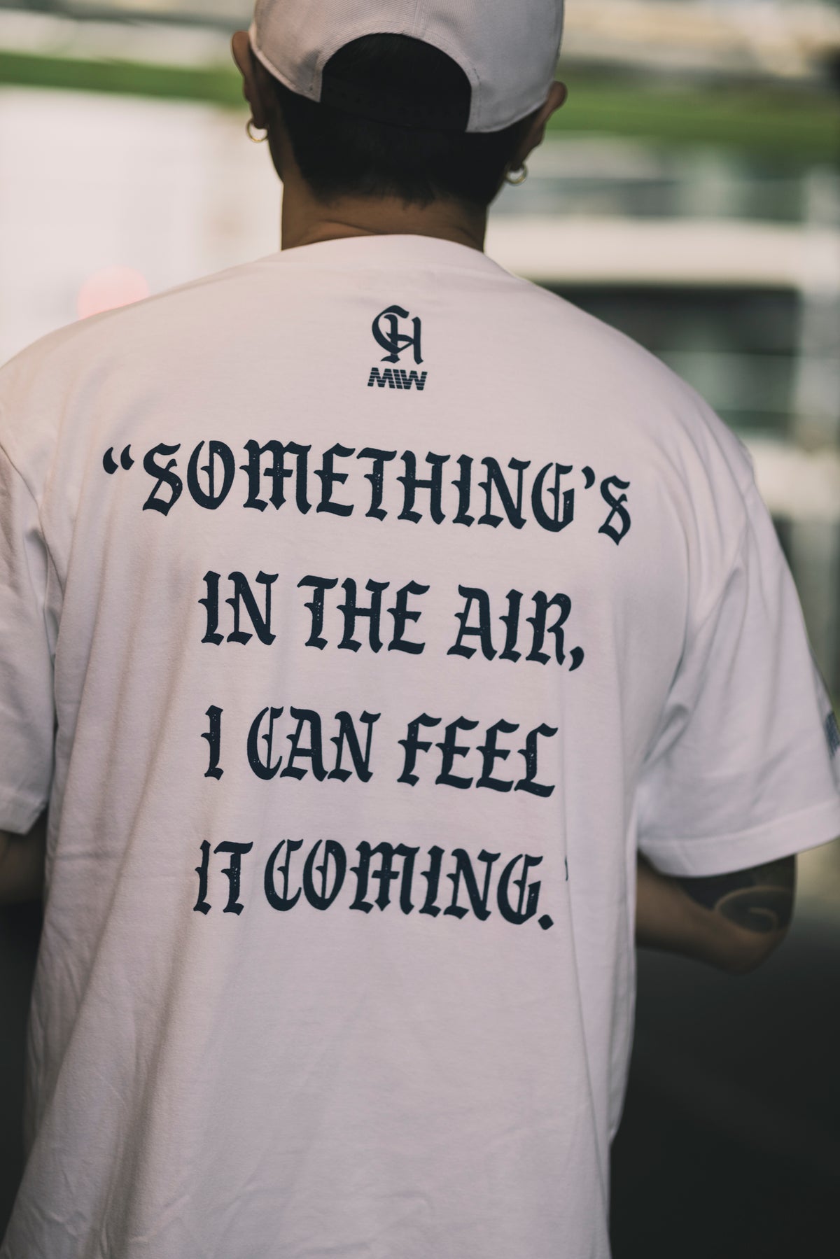 CHEHON × MIW “challenger” TEE WHITE