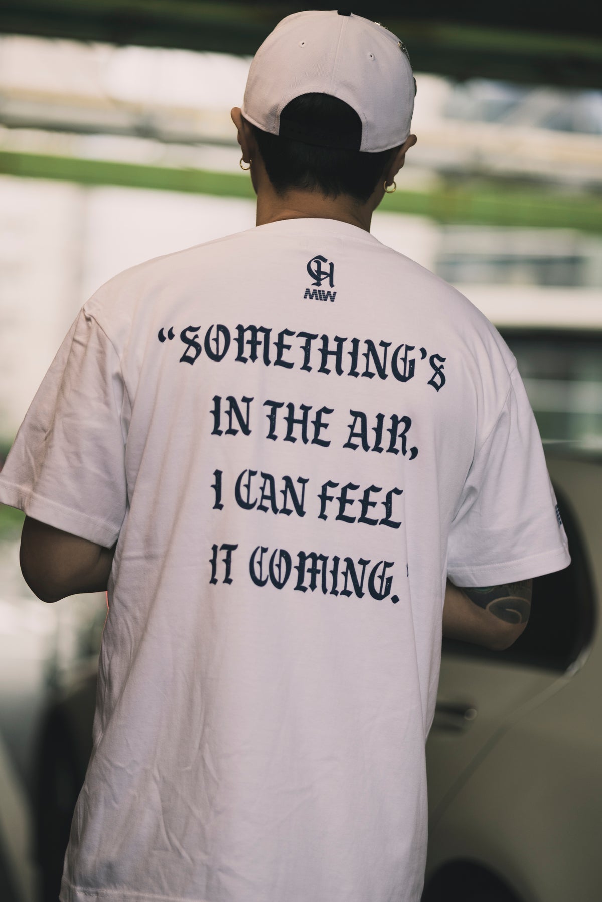 CHEHON × MIW “challenger” TEE WHITE
