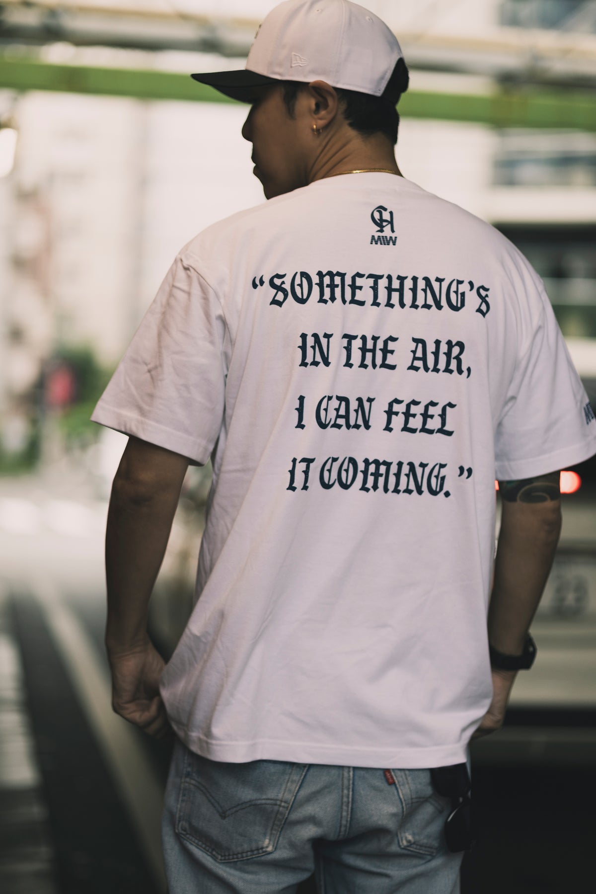 CHEHON × MIW “challenger” TEE WHITE