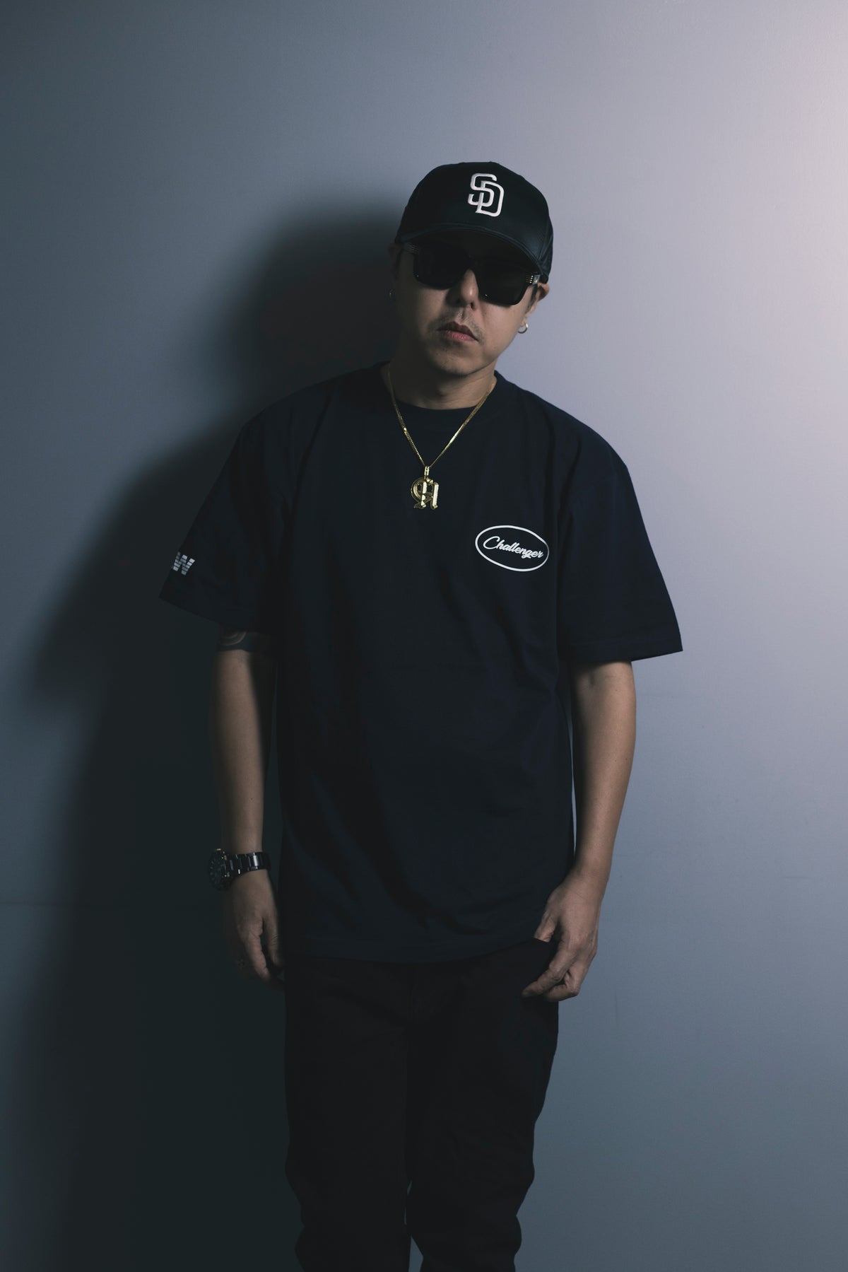 CHEHON × MIW “Challenger” TEE BLACK