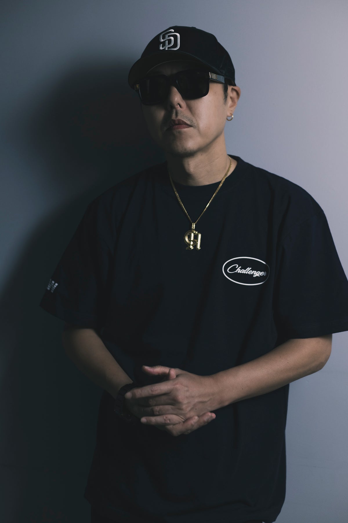 CHEHON × MIW “Challenger” TEE BLACK