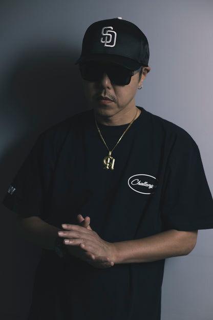 CHEHON × MIW “Challenger” TEE BLACK