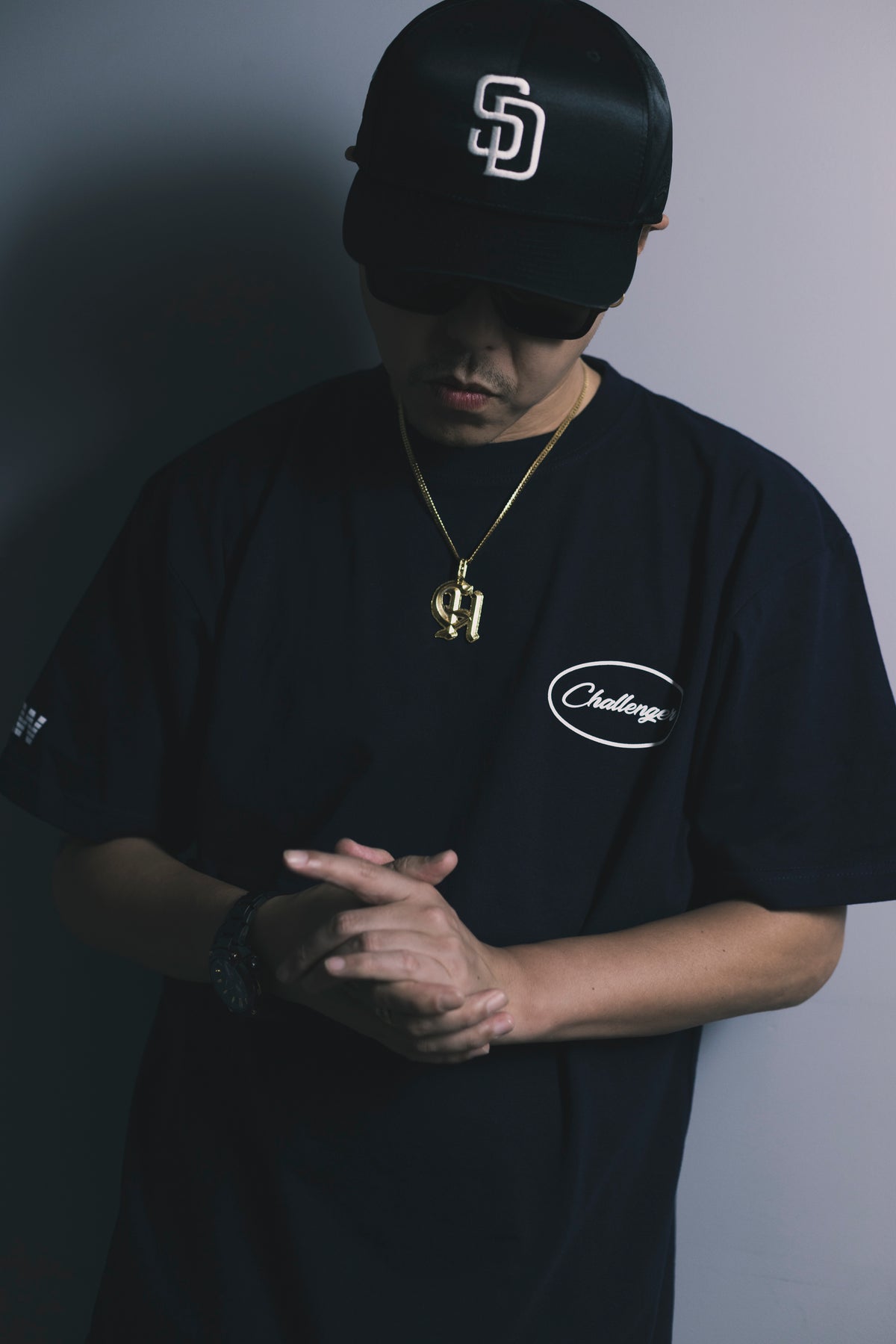 CHEHON × MIW “Challenger” TEE BLACK