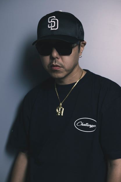 CHEHON × MIW “Challenger” TEE BLACK