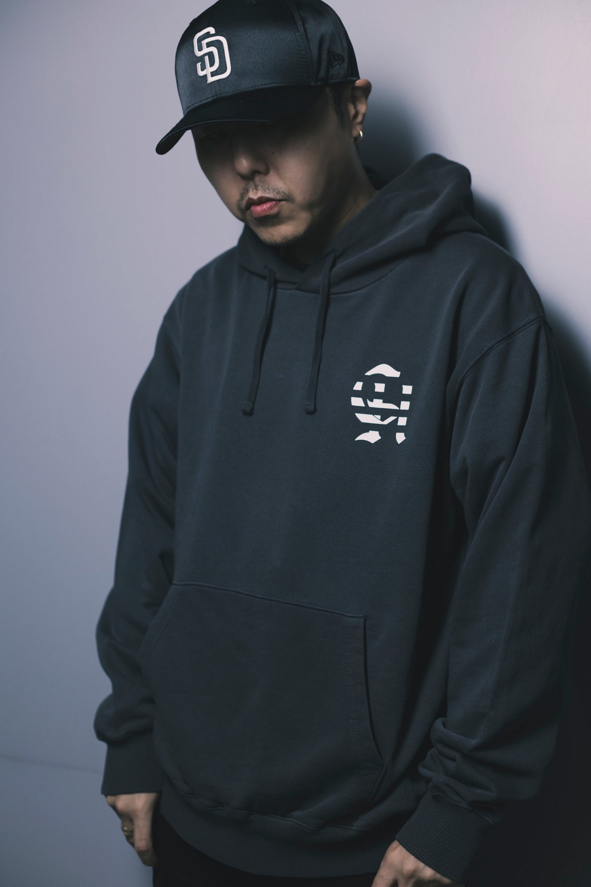 CHEHON × MIW PULLOVER HOODIE BLACK
