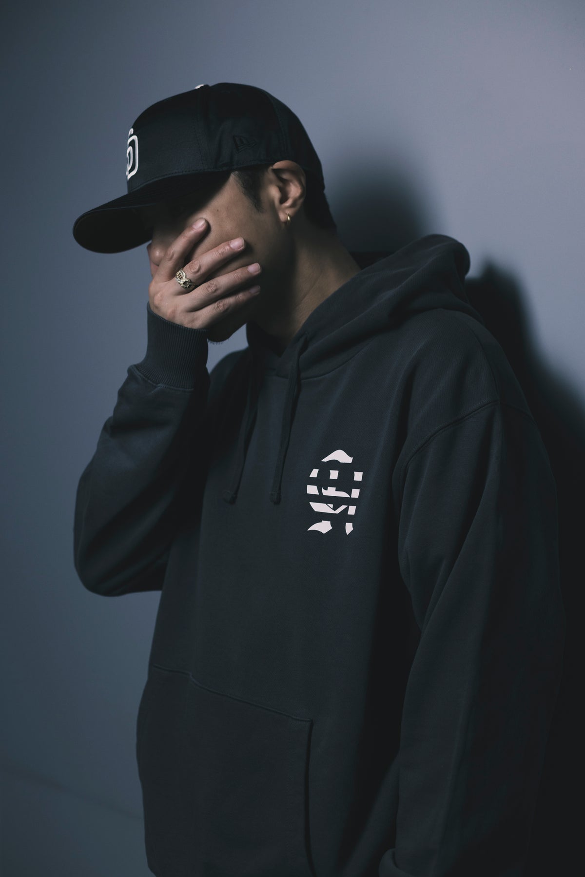 CHEHON × MIW PULLOVER HOODIE BLACK