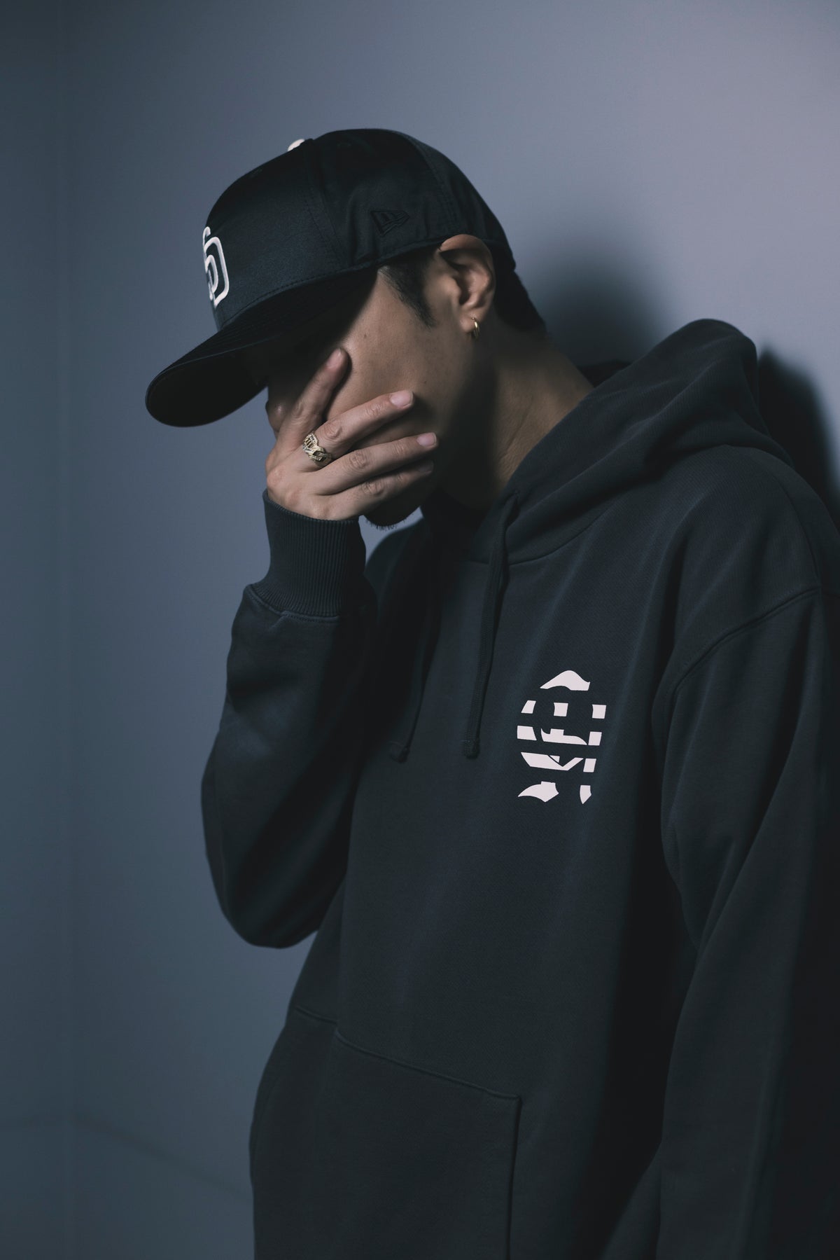 CHEHON × MIW PULLOVER HOODIE BLACK