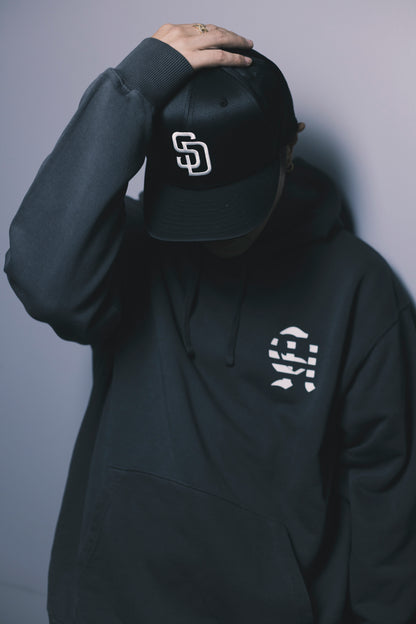 CHEHON × MIW PULLOVER HOODIE BLACK