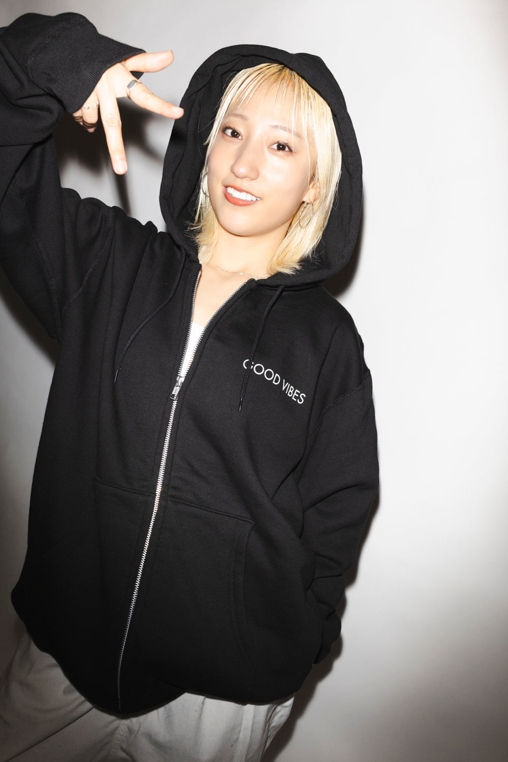 RISANO GOOD VIBES寝顔 hoodie black