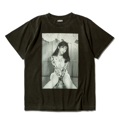 川越にこ × MIW PHOTO TEE ink black × MIW Collaboration