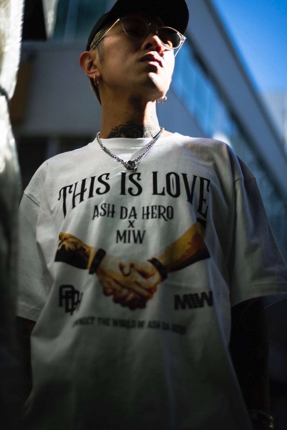 ASH DA HERO crewneck tee(THIS IS LOVE) white