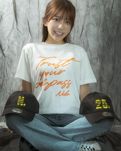 川越にこ × MIW “Trust your compass” MESSAGE T-SHIRT  WHITE