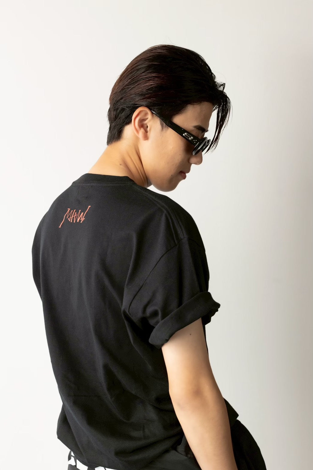 crew neck tee（lip）INK BLACK
