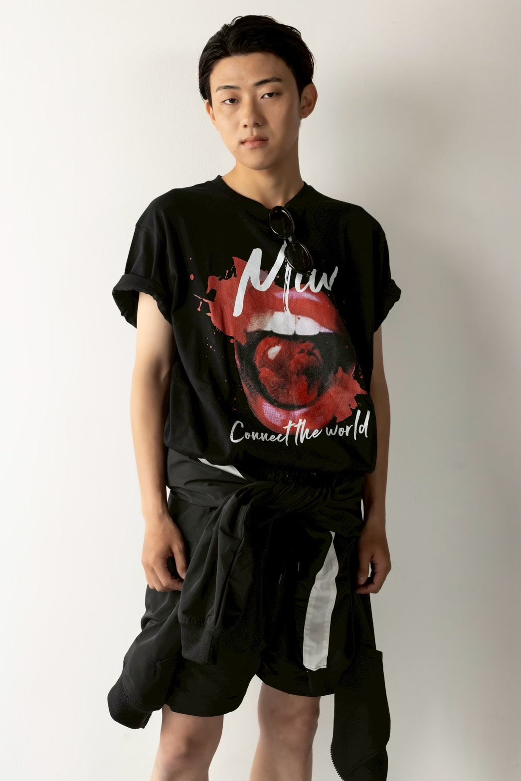 crew neck tee（lip）INK BLACK